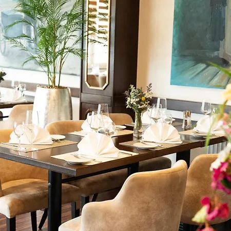 Zur Post - Economy Hotel Garrel